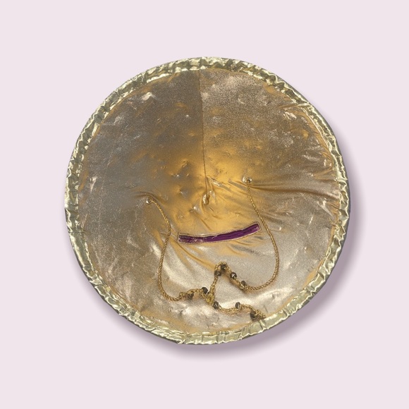 Hats and accessories - Picture 5 of 16